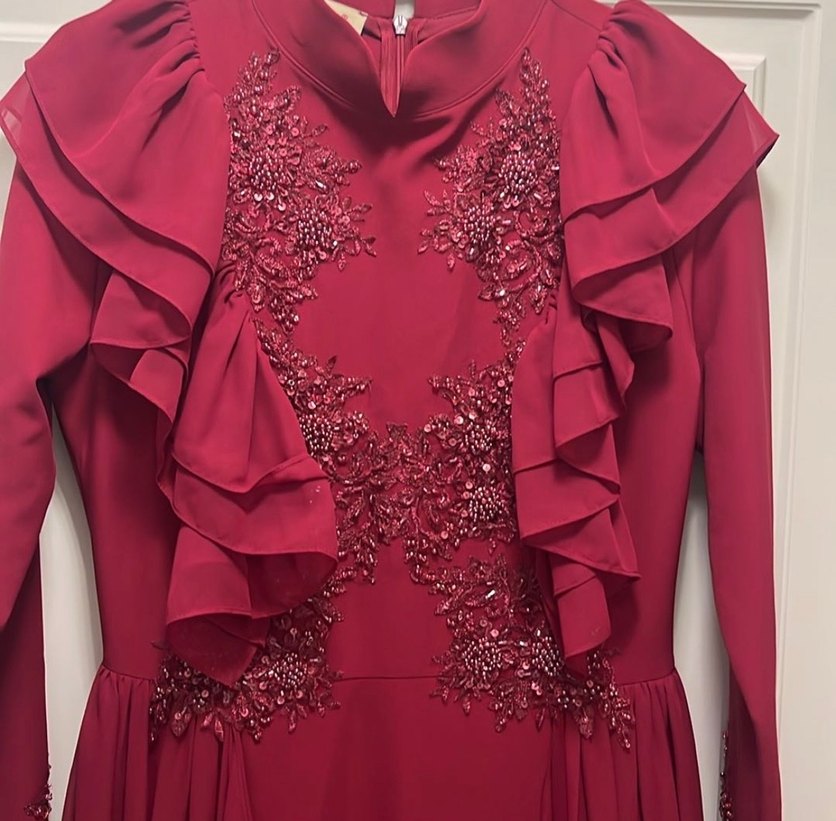 Bordo Uzun Kollu Fırfırlı İşlemeli Abiye Elbise - Görsel 3