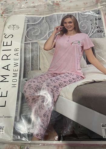 Kadın Pembe Bağlama Desenli Rahat Pijama Takımı