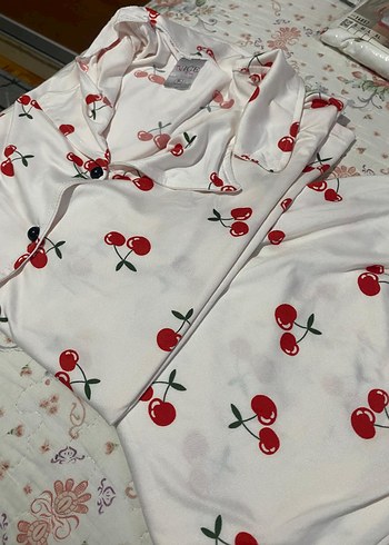 xl Beden Beyaz Kiraz Desenli Kadın Pijama Takımı