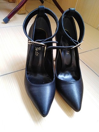 siyah stiletto ayakkabı