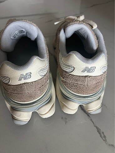 38,5 Beden New balance 9060