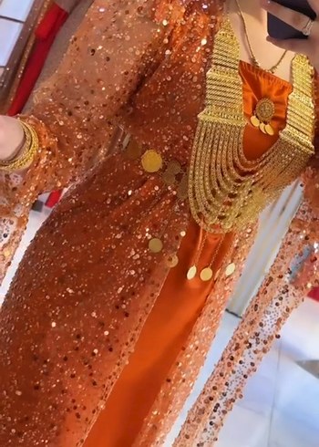 Uzun Kol, Boncuk İşlemeli Altın Renkli Kadın Elbise - Görsel 4