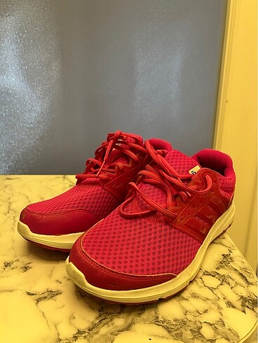 Orijinal kadın ayakkabı, Adidas