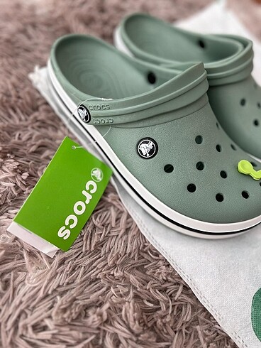 Crocs CROCS TERLİK QR KODLU TOZ TORBALI