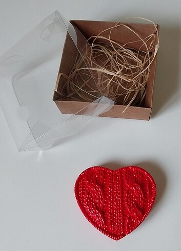 Kırmızı Örgü Kalpli Magnet - Görsel 2