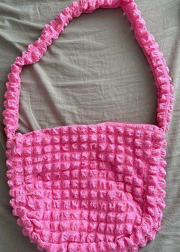 Pembe çanta