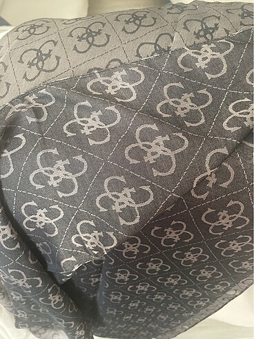 Guess guess desen çift taraflı şal