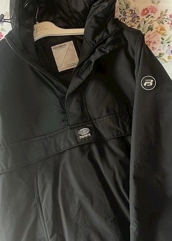 Siyah Kapüşonlu Rahat Kesim Kadın Mont - Görsel 2