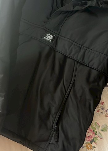 Siyah Kapüşonlu Rahat Kesim Kadın Mont - Görsel 4