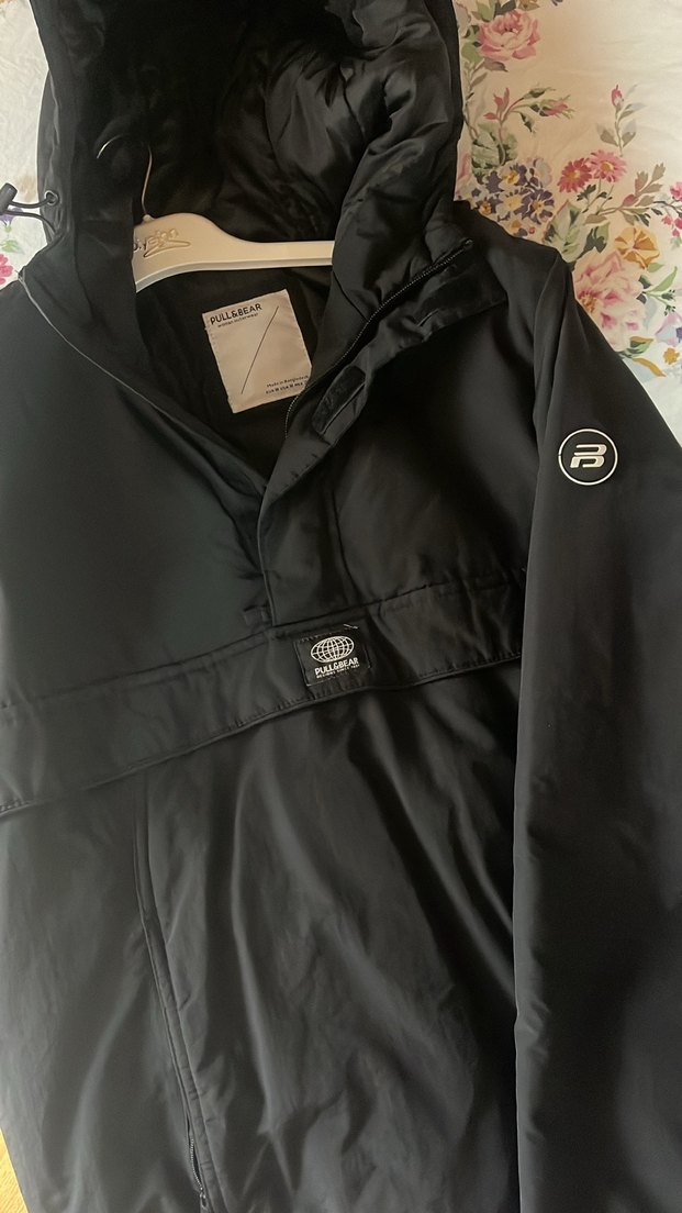 Siyah Kapüşonlu Rahat Kesim Kadın Mont - Görsel 2