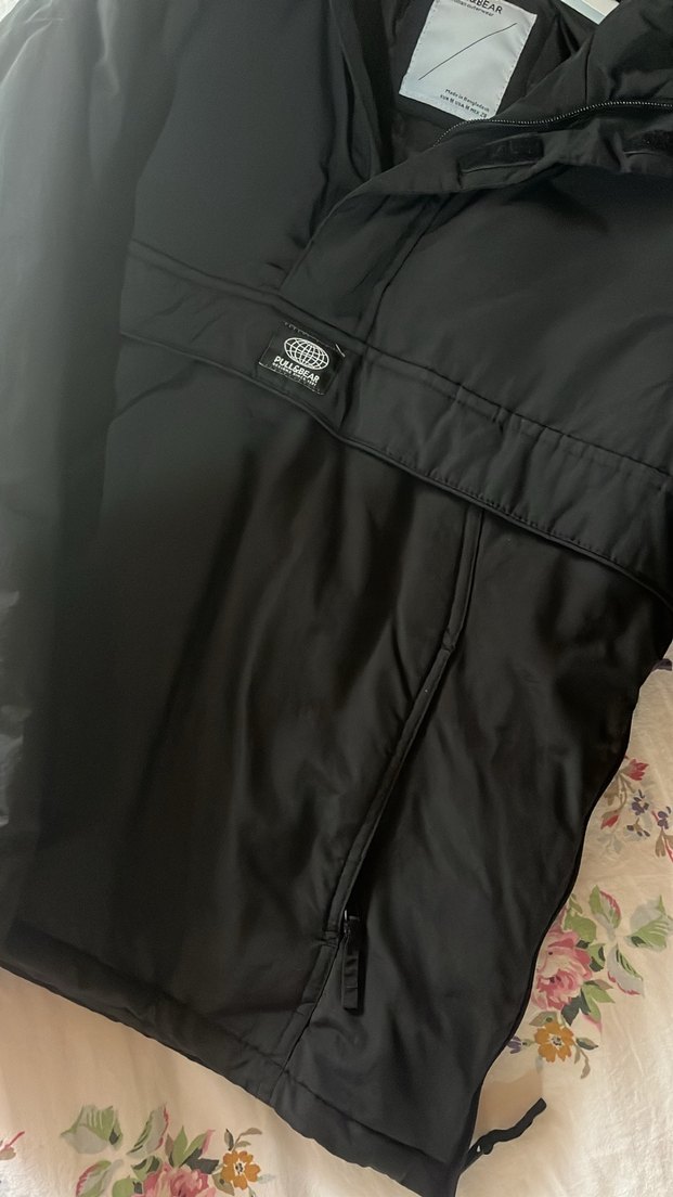 Siyah Kapüşonlu Rahat Kesim Kadın Mont - Görsel 4