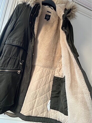 Zara marka içi kürklü haki parka mont - Görsel 5