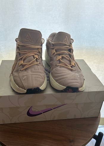 Orjinal Nike Bej Bağcıklı Basketbol Ayakkabısı