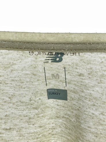 m Beden çeşitli Renk New Balance T-shirt %70 İndirimli.