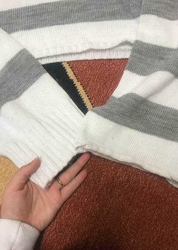 Gri Çizgili Kadın Triko Kazak - Görsel 3