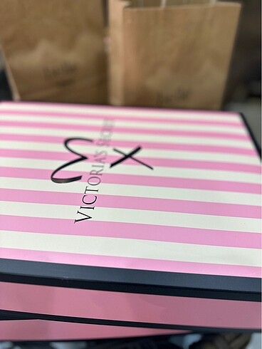 l Beden siyah Renk Victoria?s secret