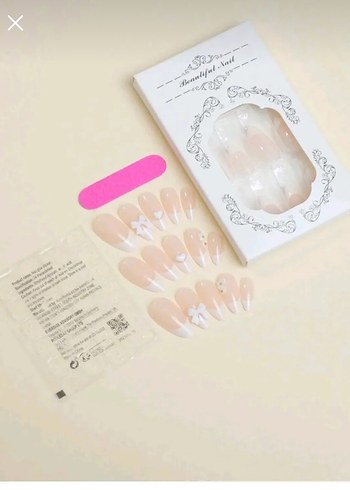 Beyaz Fiyonk ve Kalp Detaylı Tırnak Süslemeleri - Görsel 2