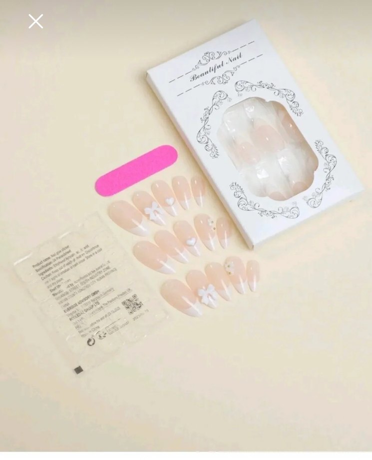 Beyaz Fiyonk ve Kalp Detaylı Tırnak Süslemeleri - Görsel 2