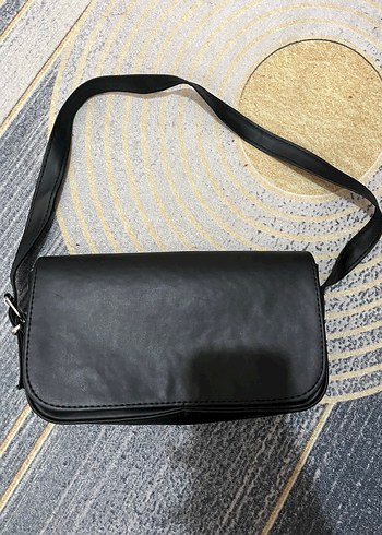 Minimalist Siyah Deri Kadın El Çantası