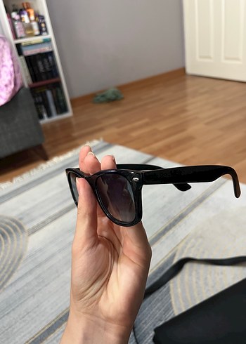 Beden Şeffaf Siyah Çerçeveli Minimalist Kadın Gözlüğü