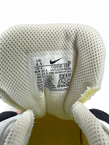 37,5 Beden beyaz Renk Nike Spor Ayakkabı %70 İndirimli.