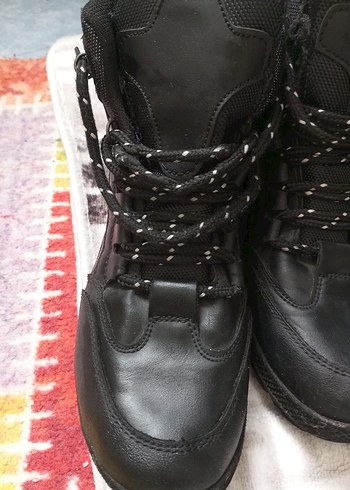 Siyah Bağcıklı Erkek Goth Bot - Görsel 2