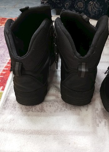 Siyah Bağcıklı Erkek Goth Bot - Görsel 4