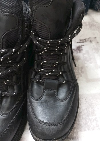 Siyah Bağcıklı Erkek Goth Bot - Görsel 3