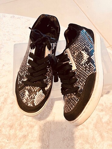 GUESS kadın sneaker