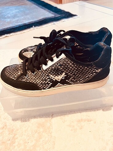 38 Beden GUESS kadın sneaker