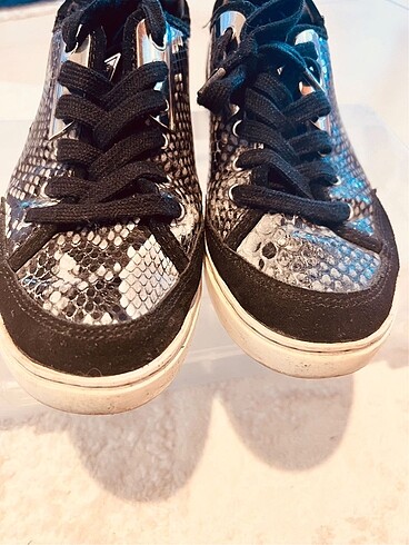 38 Beden çeşitli Renk GUESS kadın sneaker