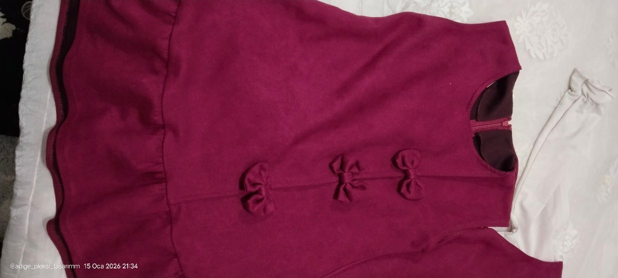 iki adet 10 yaş kadife elbise - Görsel 3