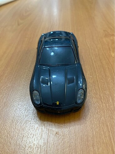 Oyuncak Ferrari araba