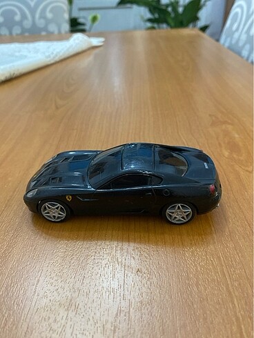 Oyuncak Ferrari araba