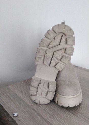 Bershka Bej Süet Platform Topuklu Kadın Bot