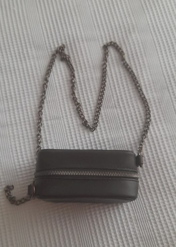 Zara Zincir Detaylı Siyah Deri Kadın Çanta