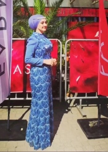 Uzun Kollu İşlemeli Mavi Abiye Elbise