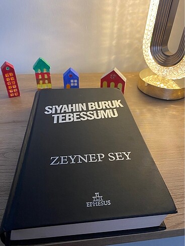 Siyahın buruk tebessümü