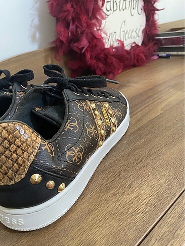 Guess spor ayakkabı orijinal - Görsel 5
