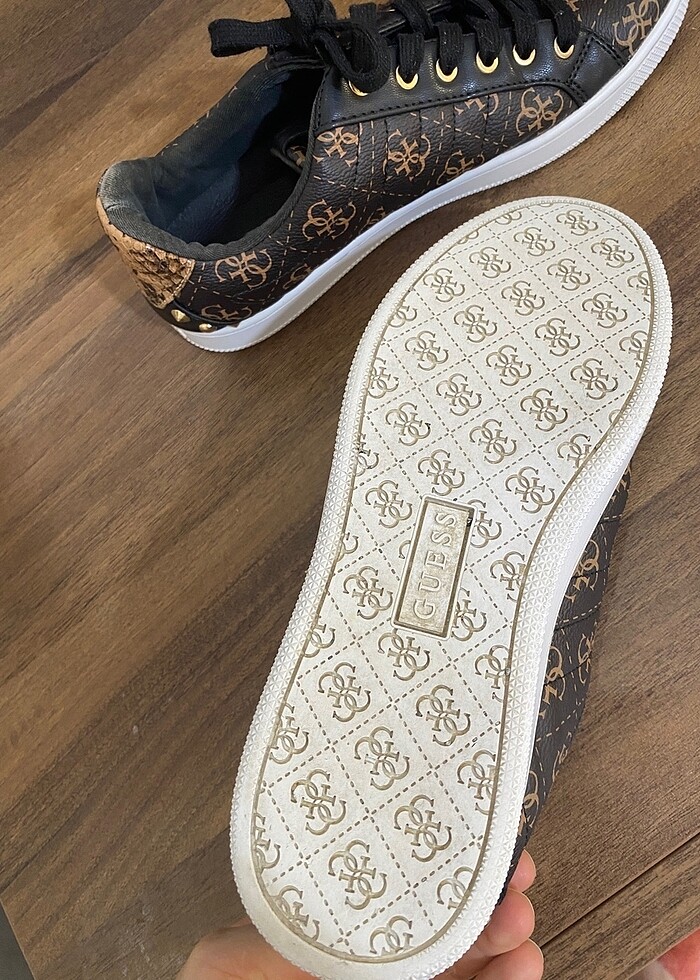 Guess spor ayakkabı orijinal - Görsel 3