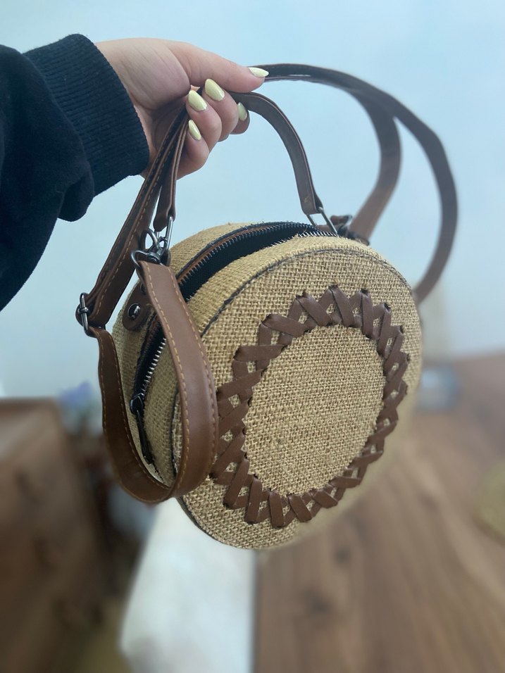 Püsküllü Bej Bohem Nakışlı Yuvarlak Çanta - Görsel 4