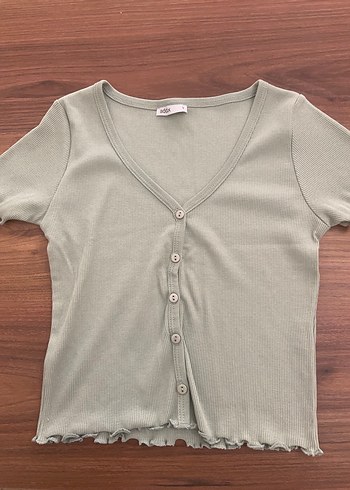 Bej V Yakalı Düğmeli Kısa Kollu Kadın Gömlek - Görsel 2