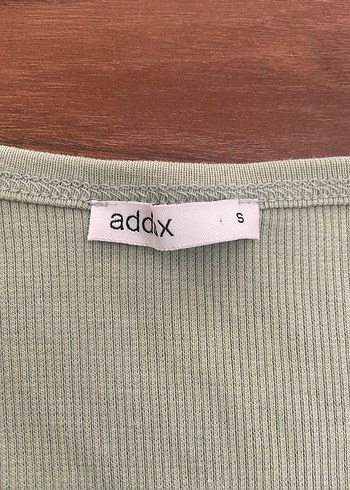 Bej V Yakalı Düğmeli Kısa Kollu Kadın Gömlek - Görsel 5