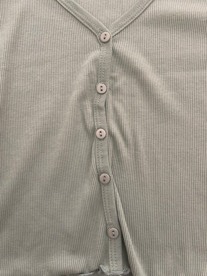 Bej V Yakalı Düğmeli Kısa Kollu Kadın Gömlek - Görsel 4