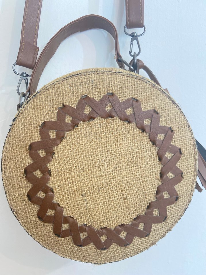 Deri Detaylı İşlemeli Yuvarlak Bohem Çanta - Görsel 4