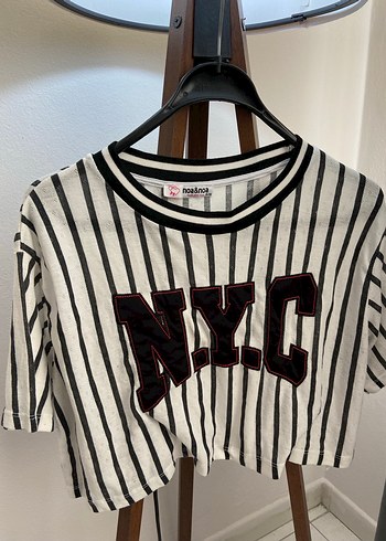 Beyaz Çizgili NYC Baskılı Crop Tişört - Görsel 2