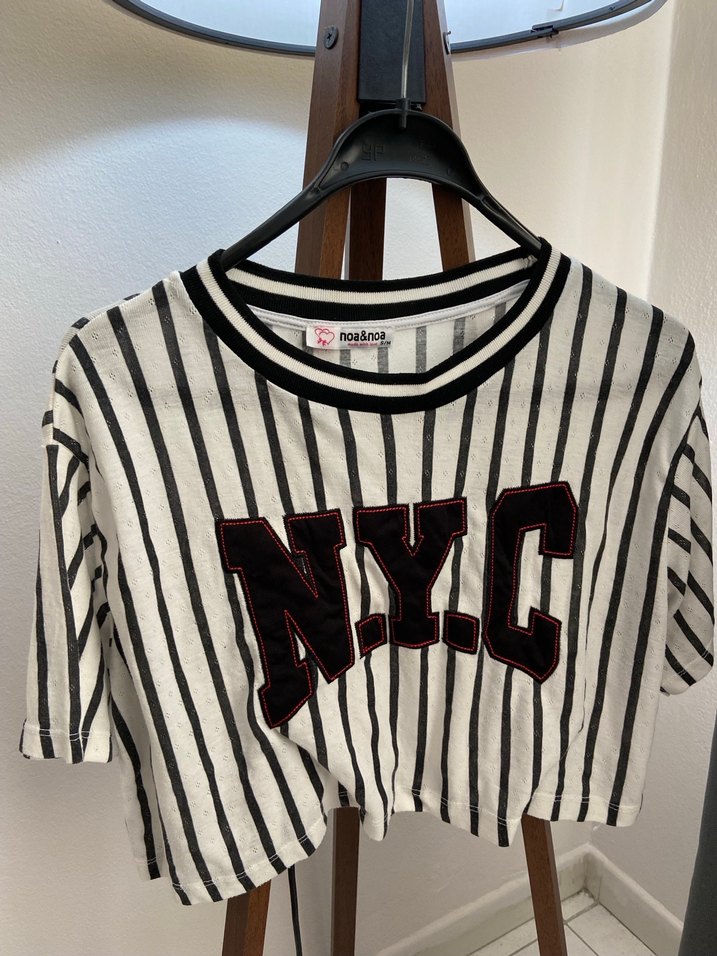 Beyaz Çizgili NYC Baskılı Crop Tişört - Görsel 2