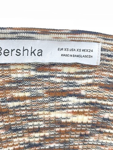 xs Beden çeşitli Renk Bershka Bluz %70 İndirimli.