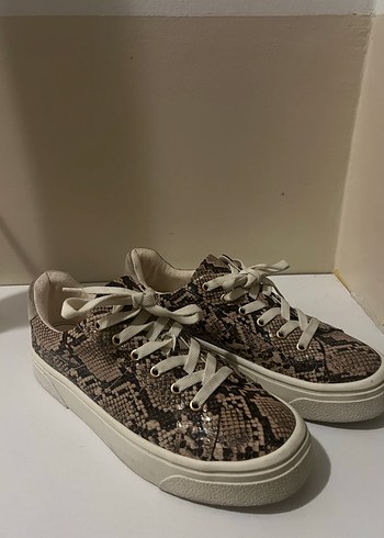 38 Beden Zara Yılan Desenli Platform Spor Ayakkabı