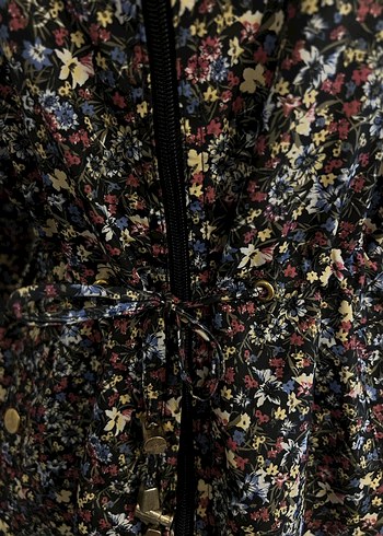 Çiçek Desenli Kadın Uzun Yağmurluk - Görsel 2